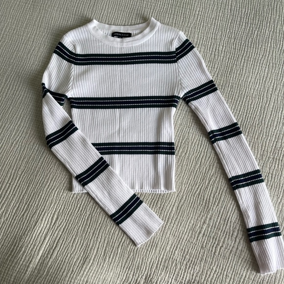 Kendall & Kylie Tops - Kendall & Kylie Cropped Long Sleeve Top - XS